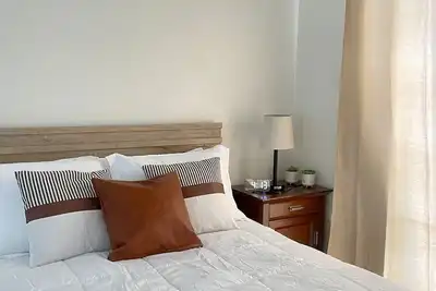 Image de Centrally located, cozy studio in residential neighborhood.