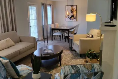 Image de Santa Rosa Gem - 2 Br Home with Office and W/D