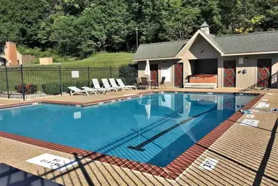 Image de Mountain Retreat • Hot Tub • Pool • Trails • Views