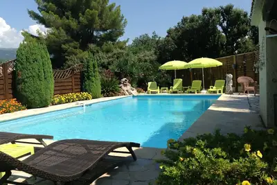 Image de Villa les laurier piscine privé\nTerasse et jardin privatif
