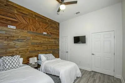 Image de Newly Renovated 2br Home Near French Quarter, Minimalist Design \n+ Self Check-In