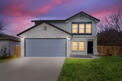 Image de Beautiful Blue Haus w/ Private Patio, Office Desk