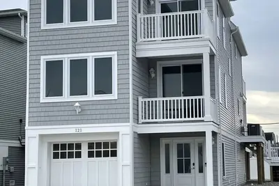 Image de New home with private beach and rooftop deck