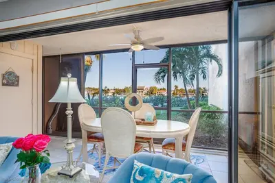 Image de Waterfront Living | 30' Boat/Jet Ski Dock Slip | Beach Access | Pool | Tennis | In-Unit Laundry