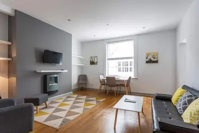 Image de Spacious Central Chic Apartment - Simply Check In