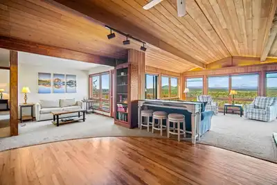 Image de Panoramic Mountain & River Views. Home Plus 3 Master Suite Bungalows. . A/C, Fireplace. W/D. Solitude.