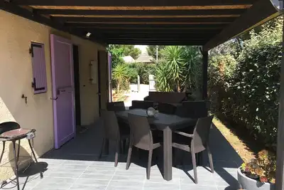 Image de Renovated fisherman's farmhouse comfortable wifi air conditioning large covered pergola terrace