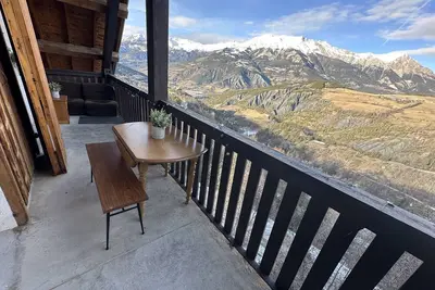 Image de Appartement au Sauze vue dégagée sur les montagnes