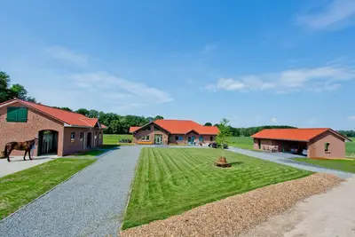Image de Idyllically situated villa in country house style with sauna Ideal for groups & families