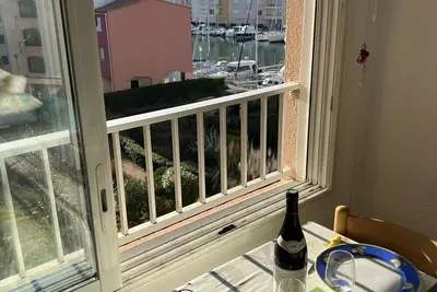 Image de T2 avec ascenseur, parking proche plage