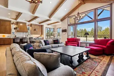 Image de 56755 Dancing Rock  \"Grandview Lodge\" (Caldera Springs)-Sunriver, Oregon: Hot Tub, Bbq, WiFi, Quarry Pool & Fitness Center, Mt. Bachelor, Golf, Deschutes River, Tennis, Bike Paths