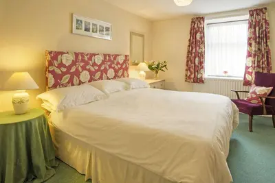 Image de Your own private, secure garden to enjoy with children, dog - or on your own! !