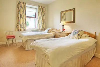 Image de Very spacious living area & large secure garden, dog friendly