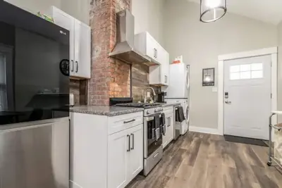 Image de Lakewood/Cleveland Modern Unit