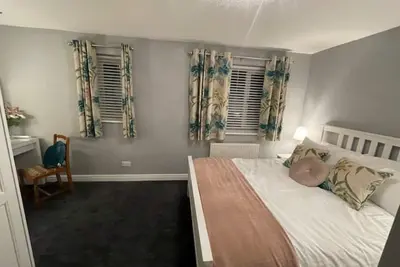 Image de Tranquil 3 bedroom town house with Sky Glass