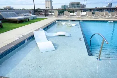 Image de Stylish Riverside Condo Near Five Points
