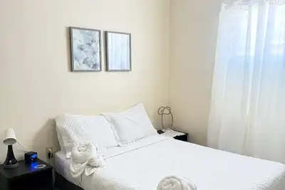 Image de Studio in town w/ peaceful and private area - Pet-Friendly\n