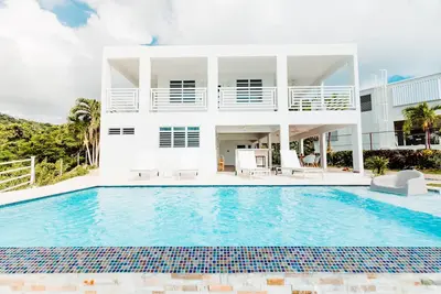 4 Br/3ba W. Infinity Pool, Short Walk To Beach & Solar Bu