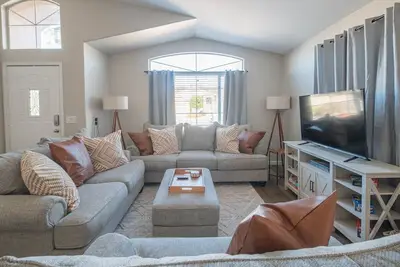 Image de Pet friendly 4br Home|Golf/ Pool/Shopping