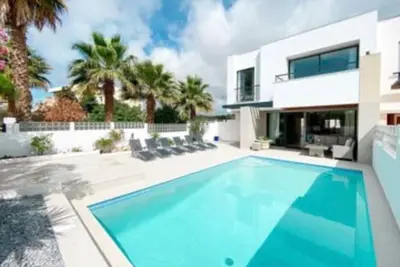 Image de Modern, spacious Villa with private pool, quiet location, close to all amenities