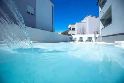 Image de Three bedroom apartment with pool -Wave