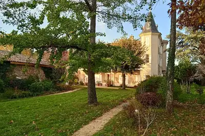 Maison calme avec piscine entourée de son parc