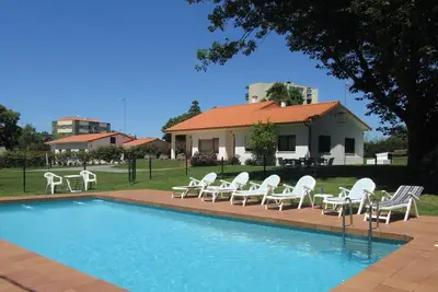 Image de Villa near the beach, with pool, large garden and barbecue.