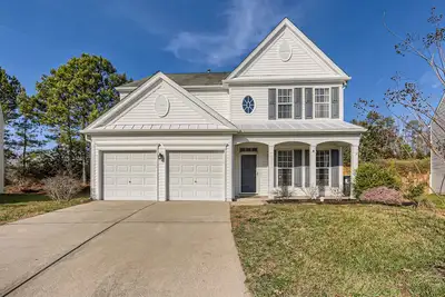 Image de Stylish and Cozy Home - 5 miles to Rtp Triangle Park & Rdu Airport