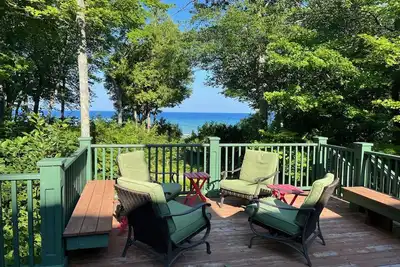 Image de Beautiful Goodhart Home on Lake Michigan along The Tunnel of Trees