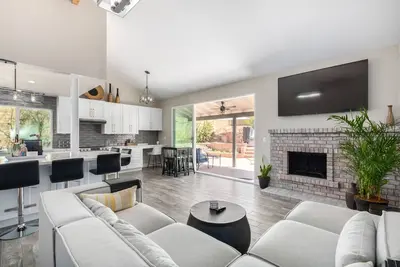 Image de Zen Den- Hot Tub/ Misters/ Hiking/ Bikes/ Park