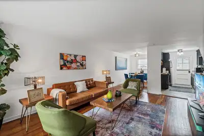 Image de Sleeps 10, 5 Queen Beds, Centrally Located, Near Downtown Kc & County Club Plaza