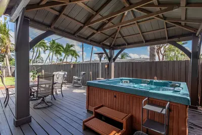 Image de Magnificent beach villa style home with HotTub and TikiHut