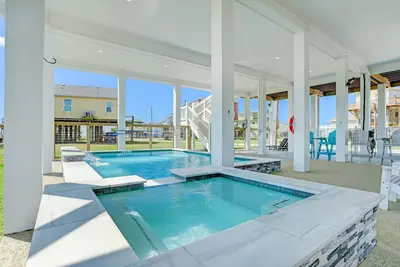 Image de Private Pool & Hot Tub! ! ! Sleeps 22 w/ 3 King Master Suites & 8 Queen beds! ! !