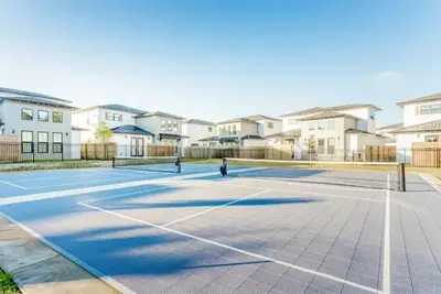 Image de Luxury Family Home on Bay w/ Pool 2 miles to Beach