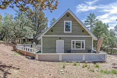 Cozy, cute cabin tucked away in the heavenly pines