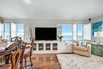 Image de Spectacular direct ocean front condo with amazing views of the Atlantic