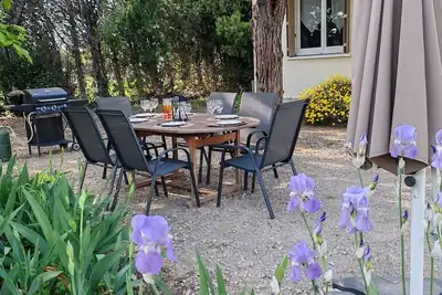 Image de Maison en campagne au calme située à 2 kms du village et à 10 min d'Orange
