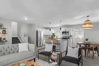 Image de 4br Spacious Home+King Bed+Minutes to Attractions