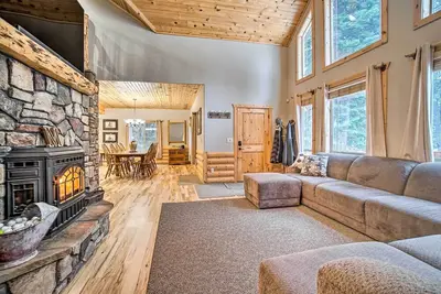 Image de Garden Valley Cabin w/ Loft & Large Deck!