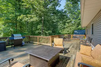 Image de Harpers Ferry Cabin - Walk to Private Lake!