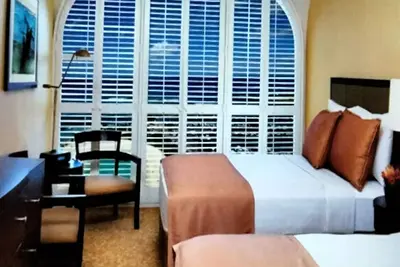 Image de 2 Bedroom Ocean View Condo at Lagoon Tower Waikiki Beach Hilton Hawaiian Village