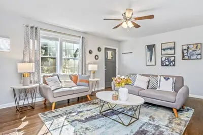 Image de Modern 3bd Home w\/HotTub