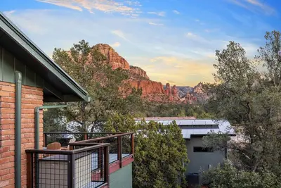 Image de Cathedral Rock Retreat- Views, Hot Tub & Sunroom