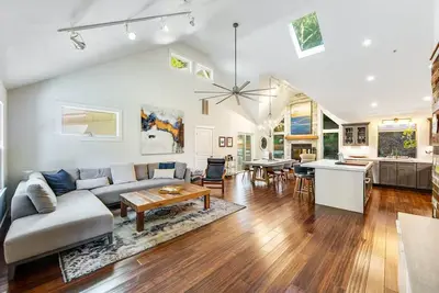Image de Peaceful Modern Retreat at East Creek