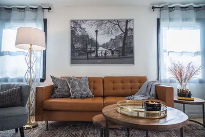 Image de Sleeps 6, 3 Queen Beds, Centrally Located, Near Downtown Kc & County Club Plaza