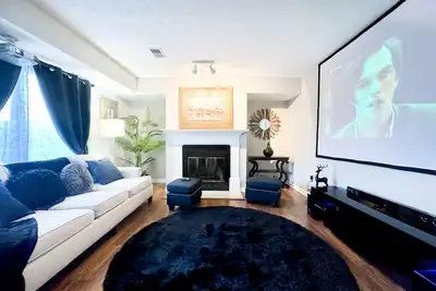 Image de Cute Crib with Wide Screen Home Theater and Games