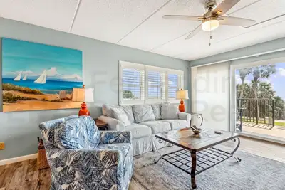 Image de Ground floor | Beachfront Corner Unit a few Steps from the Beach