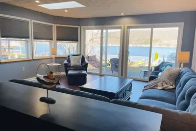 Image de Charming Lakefront Cottage w\/Private Dock+Fire Pit