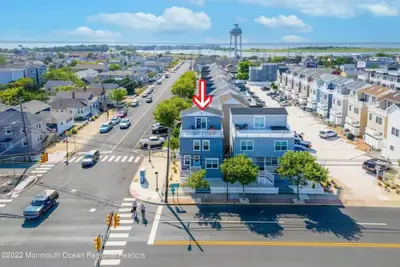 Image de Prime Location! Just 2 blocks from the beach and Casino Pier