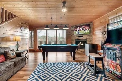 Image de Indoor, Outdoor Pool| Mini Golf| Seasons Murals